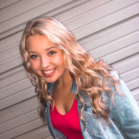 Meet your Posher, Michaela - Picture 1 of 1